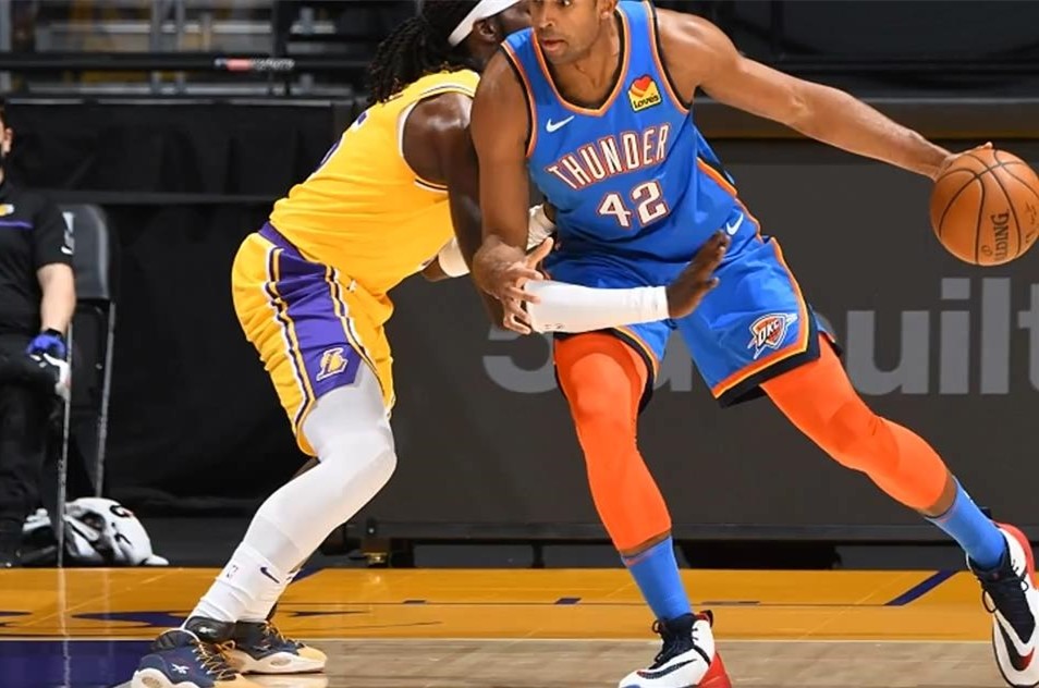 浓眉哥重返赛场，重要助攻首场状态出色，切尔西观众沸腾！气势如虹延续(意志会带你杀出重围上一句)