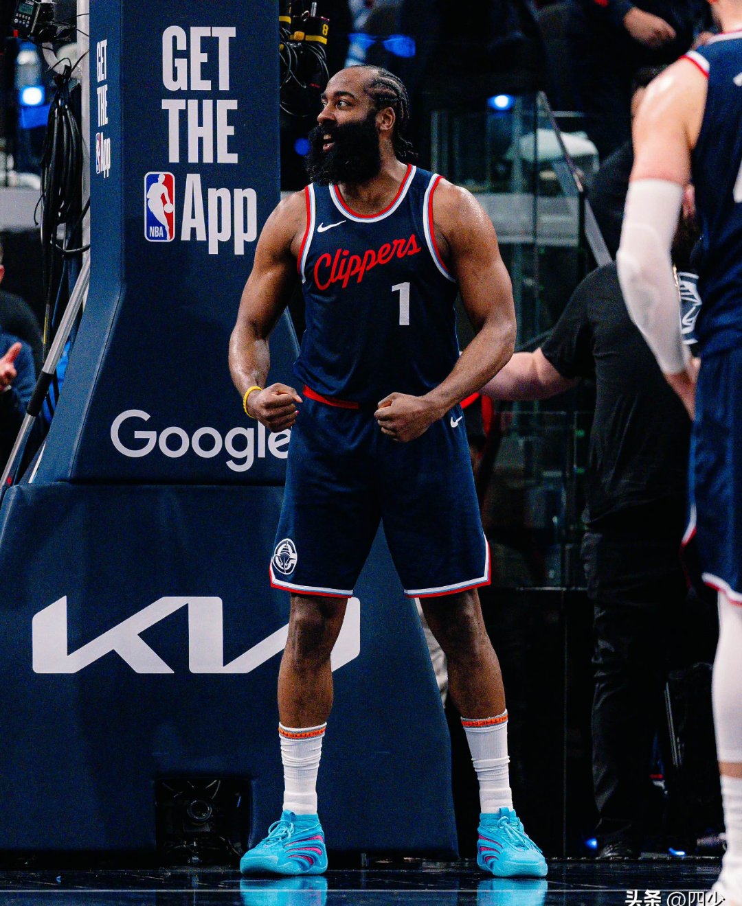 持续失利引发热议！，哈登在塞尔维亚队比赛中锐不可当赢得满堂喝彩(easyessayaipdf问答)