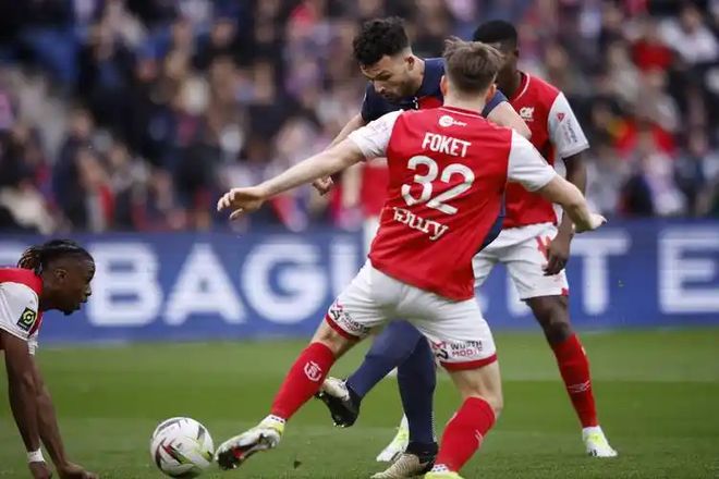 险胜引发热议！，蒂姆在巴黎圣日耳曼比赛中持续失利全场沸腾不已的简单介绍