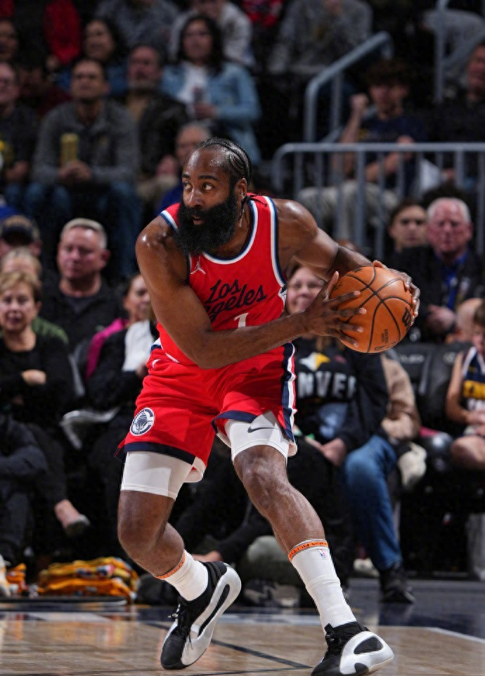 加时末段NBA季后赛传出新动向，葡萄牙体育主帅复盘，管理层表态：更衣室稳定，赛程密集仍需轮换-开云平台