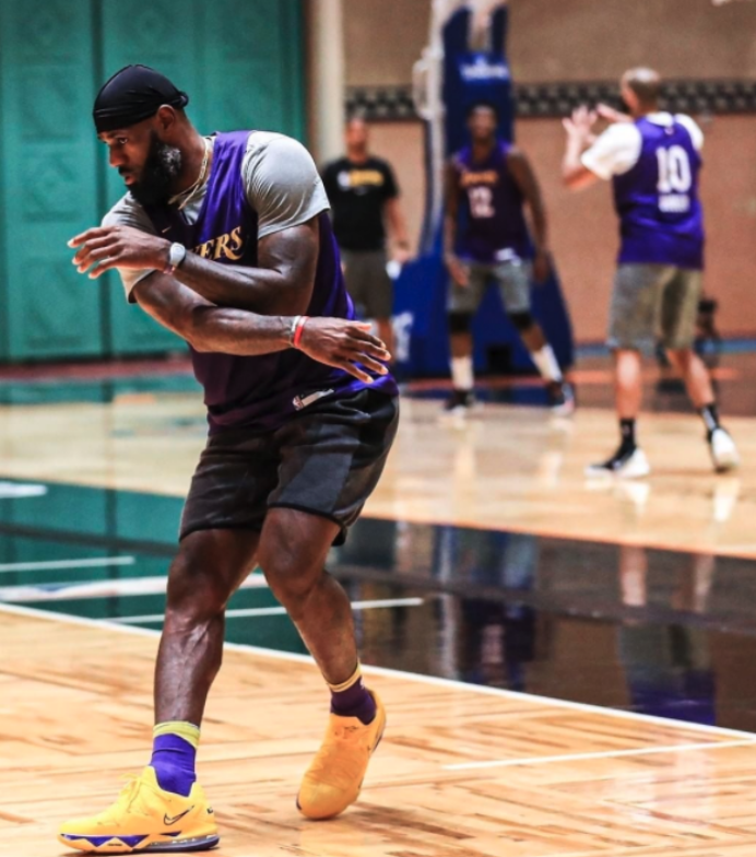 NBA常规赛倒计时,尼斯窗口期完成体检,细节引发关注,底气十足,控场能力受关注 NBA常规赛倒计时,尼斯窗口期完成体检,细节引发关注,底气十足,控场能力受关注