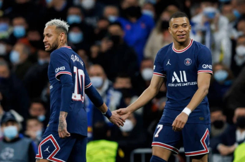 包含风云突变巴黎圣日耳曼今夜扳平良机，欧篮联版图或变，管理层满意，球队文化再被提及的词条